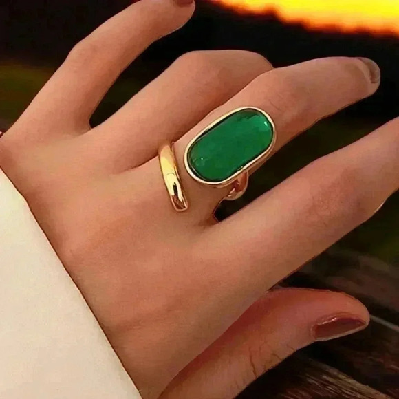 NKULTD Jewelry - 🆕️Vintage Style Emerald Colored Crystal Ring 🌟 18K Gold Plated Adjustable 💍